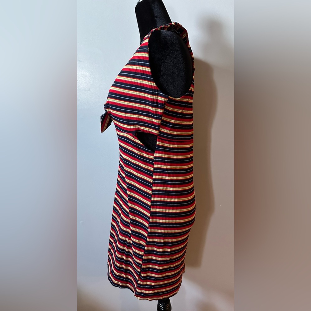 Striped Keyhole Dress - Picture 2 of 4